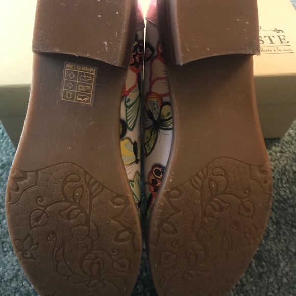 Rose Embroidered pump - Picture 8 of 8